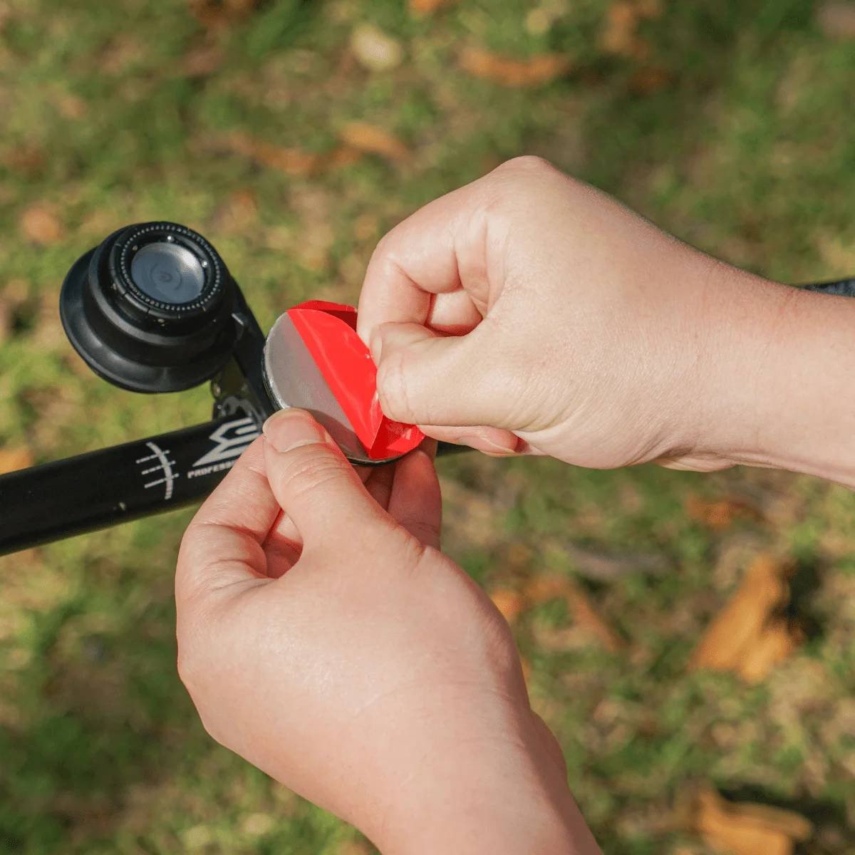 QUICK LAUNCH - універсальна наклейка на чохол для телефону Outplorer QU01