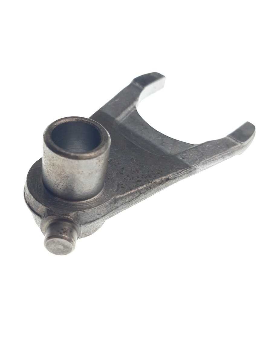 Ліва вилка перемикання передач