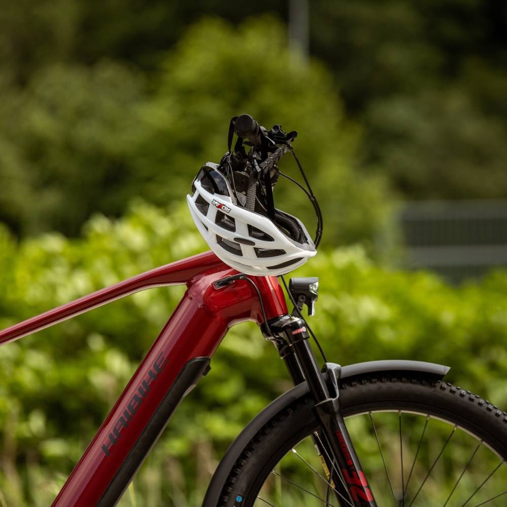 Міський / шосейний велосипедний шолом ROXAR STREET білий з вбудованою лампою