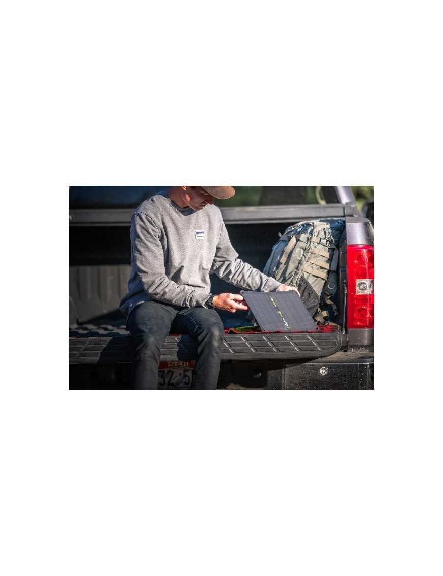 Goal Zero Nomad 10 — мобільна, гнучка, складана та водонепроникна сонячна панель.