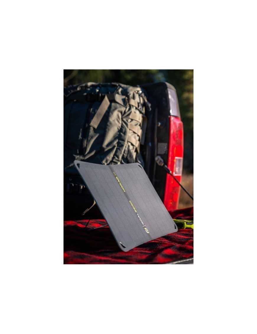 Goal Zero Nomad 10 — мобільна, гнучка, складана та водонепроникна сонячна панель.