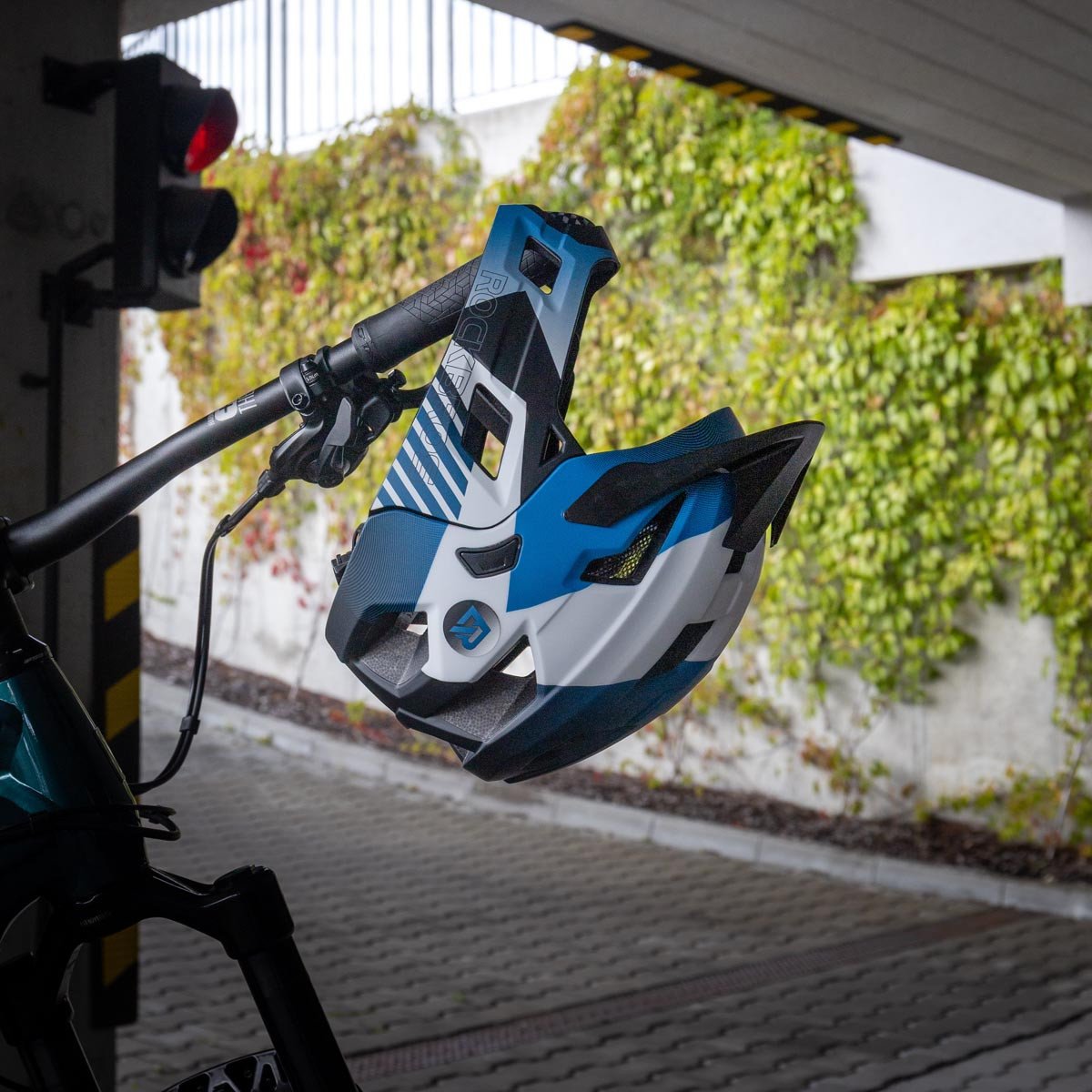 Дитячий шолом із знімною щелепою та ліхтариком FULL FACE off-road Rockbros TS-61