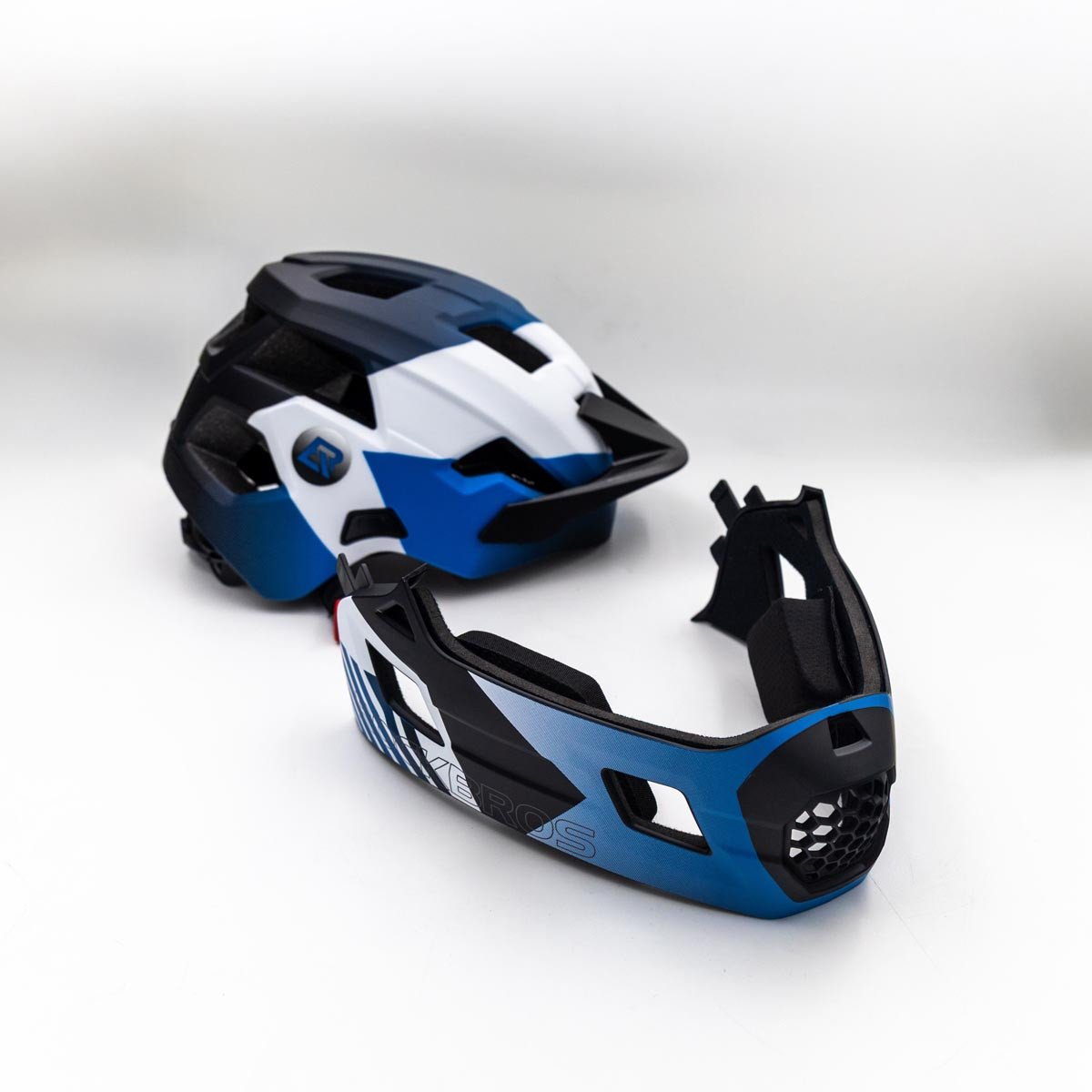 Дитячий шолом із знімною щелепою та ліхтариком FULL FACE off-road Rockbros TS-61